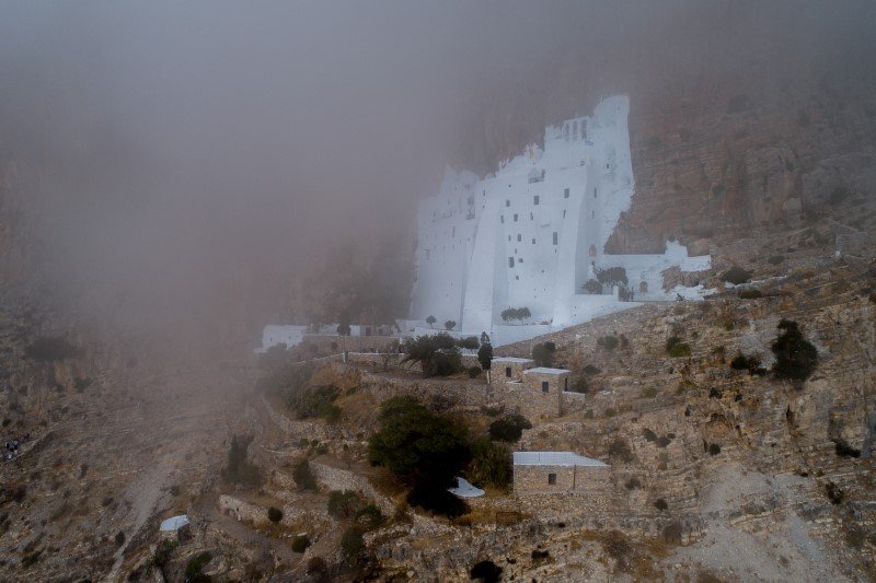 Η Μονή Χοζοβιώτισσας, αποτελεί θαυμαστό δείγμα λειτουργικής λαϊκής αρχιτεκτονικής