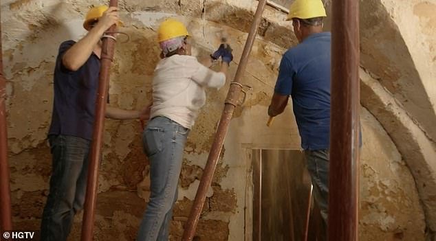 Με την βοήθεια αρχιτέκτονα, εργολάβου και πολλών φίλων, η ηθοποιός ανακαίνισε πλήρως το εγκαταλελειμμένο σπίτι