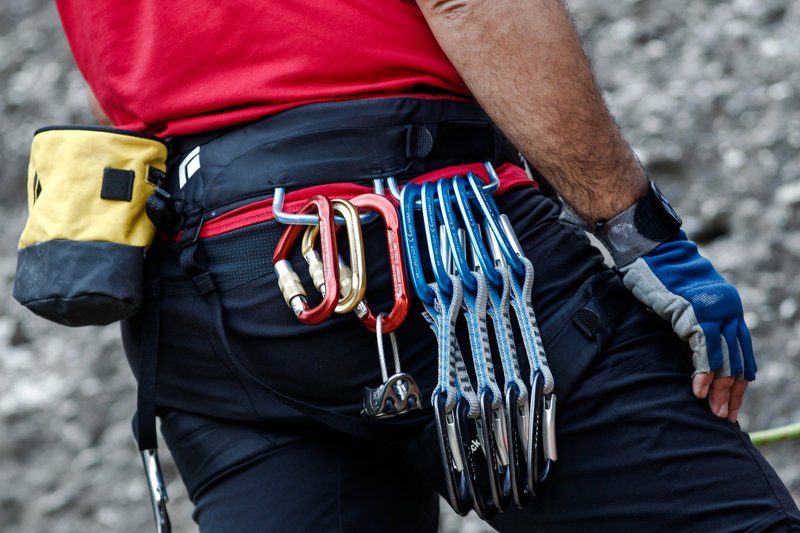 Γάντζοι στη ζώνη αναρριχητή γιατί προέχει η ασφάλεια