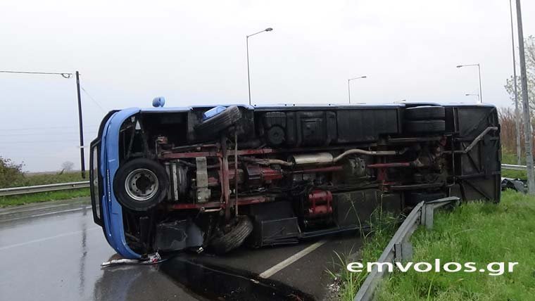 Ανατροπή τουριστικού λεωφορείου