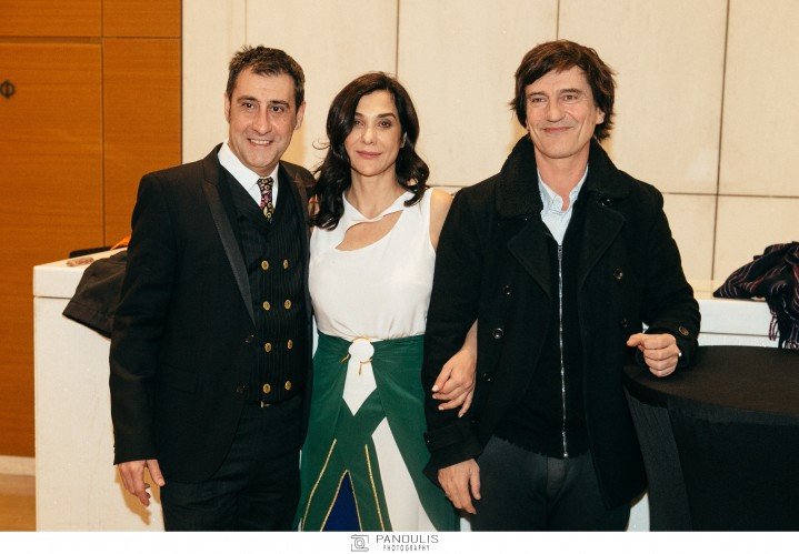 δυο αντρες μια γυναικα 