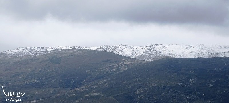 Χιόνια σε βουνό της Ανδρου