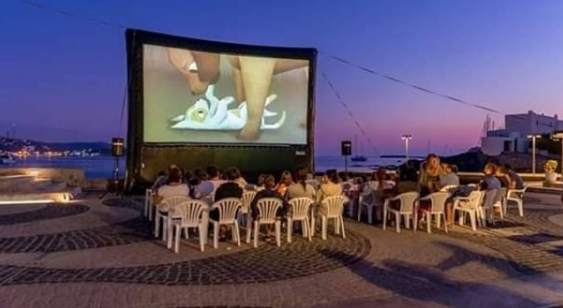 Υπαίθρια προβολή ταινίας animation στη Σύρο