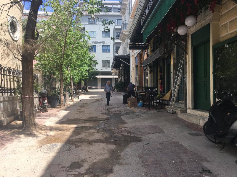 Τελευταίες ετοιμασίες για τους καταστηματάρχες στου Ψυρρή