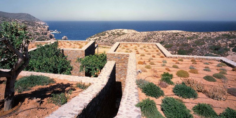 Έμφαση δίνεται έτσι ώστε η αρχιτεκτονική να συνδέεται με την τοπική οικονομία.