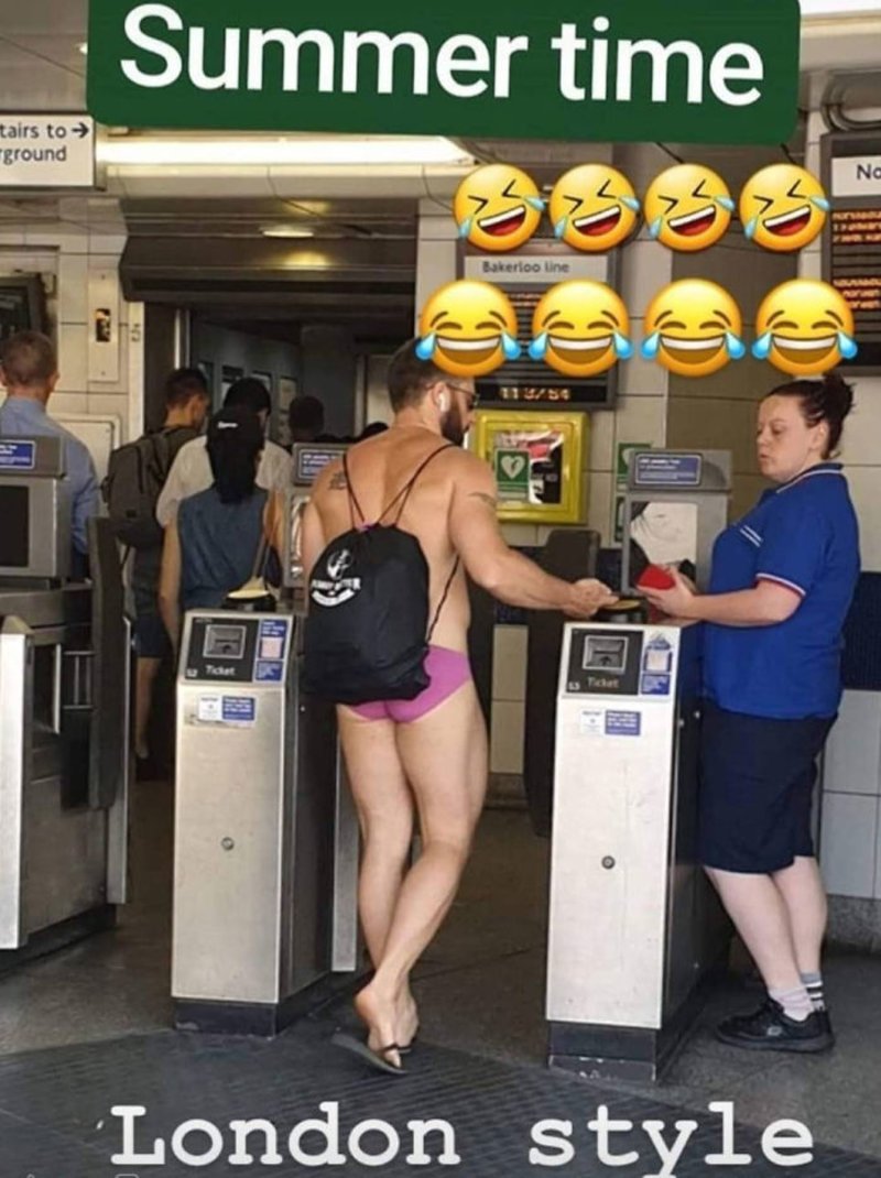 Αντρας με εσώρουχο στα ΜΜΜ