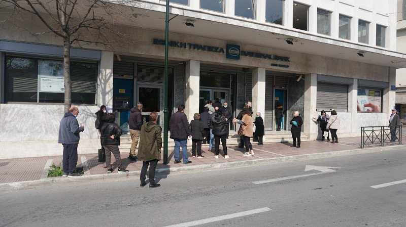 απαγόρευση κυκλοφορίας ουρές τράπεζες λαρισα
