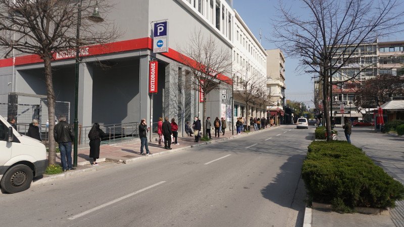 απαγόρευση κυκλοφορίας ουρές τράπεζες λαρισα