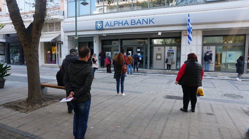 απαγόρευση κυκλοφορίας ουρές τράπεζες λαρισα
