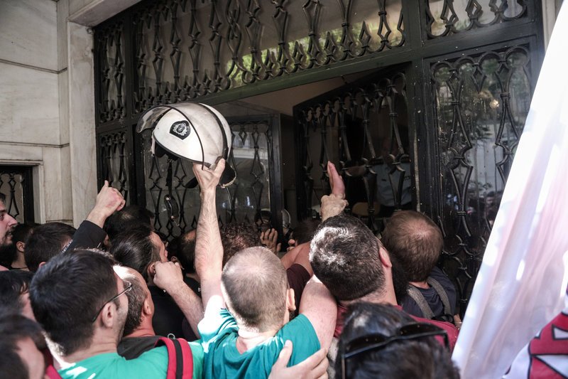 Με επεισόδιο στο Κολωνάκι η απεργία