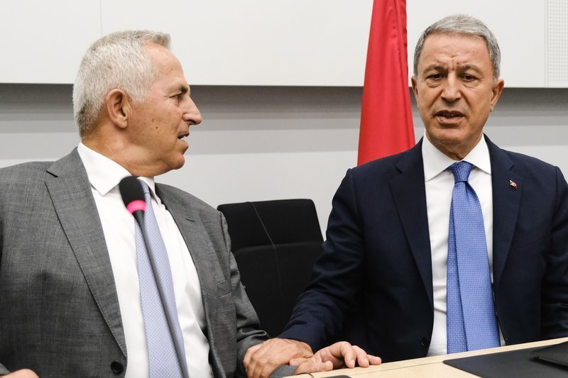 Ο Ευάγγελος Αποστολάκης και ο Χουλουσί Ακάρ