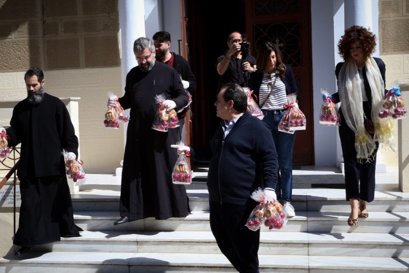 Ο Γενικός Διευθυντής της «ΑΠΟΣΤΟΛΗΣ», κ. Κωνσταντίνος Δήμτσας και ο Πρωτοσύγκελος της Ιεράς Αρχιεπισκοπής Αθηνών, π. Βαρνάβας Θεοχάρης - Φωτογραφία: Χρήστος Μπόνης-Eurokinissi