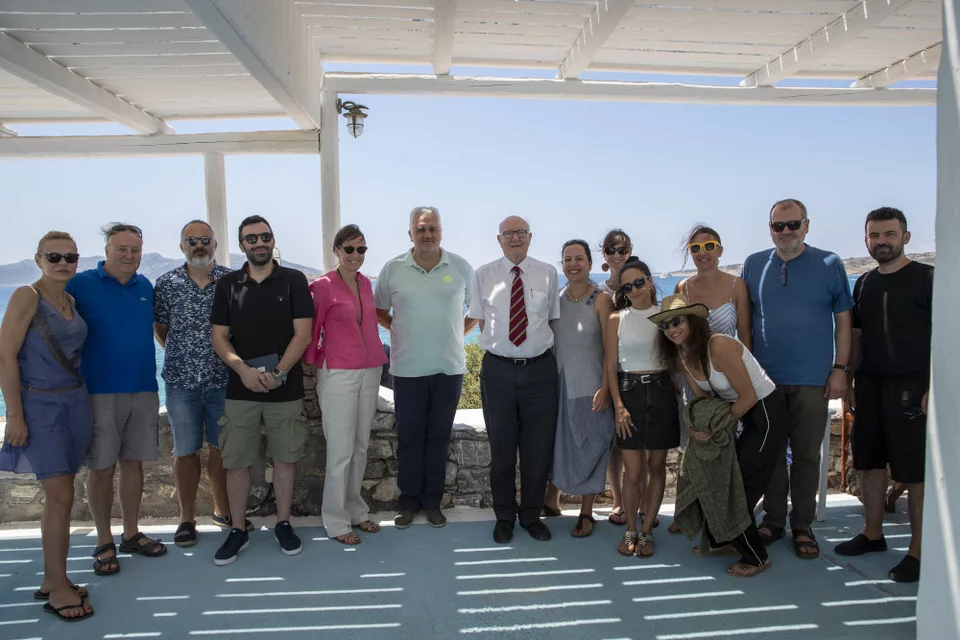 Οι επιτελείς της αρχαιολογικής έρευνας και της έκθεσης μετά την ενημέρωση των δημοσιογράφων