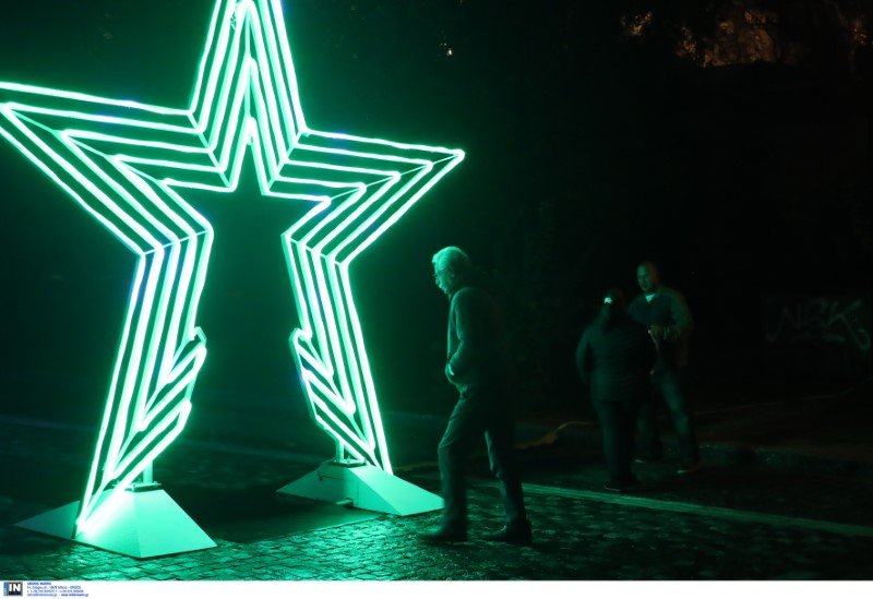 Ο στολισμός της Διονυσίου Αρεοπαγίτου για τα Χριστούγεννα 2019 -Φωτογραφία: Intimenews/ΝΤΟΥΝΤΟΥΜΗΣ ΧΡΗΣΤΟΣ