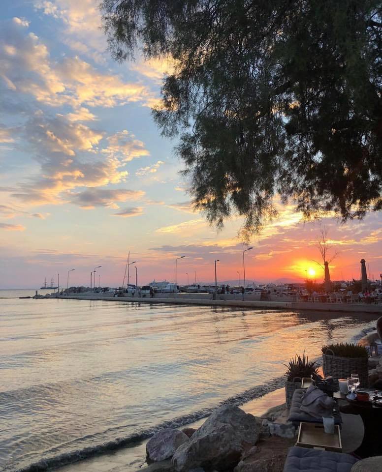 Κάθε μέρα διαφορετικά χρώματα το ηλιοβασίλεμα από τη θέα του Ark/ Φωτογραφία: Facebook Ark @ark.glyfada