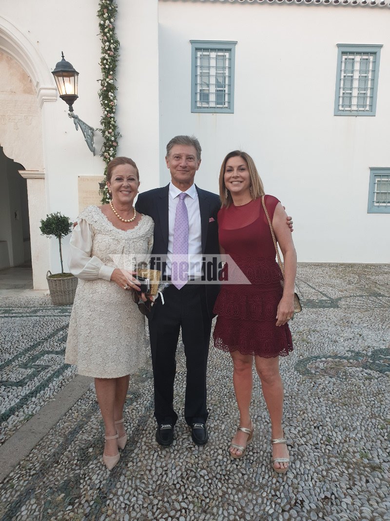 Γιάννης και Τερίνα Αρμενάκη, με τη νονά του Αλεξάνδρα Πάλλη