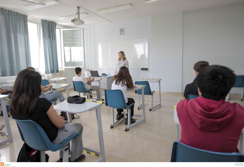 άρση μέτρων μαθητές σε θρανία