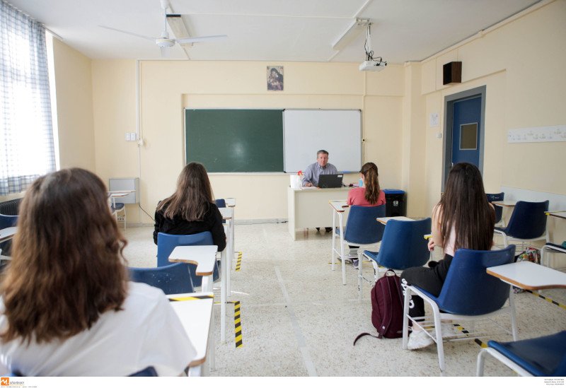 άρση μέτρων μαθητές σε θρανία