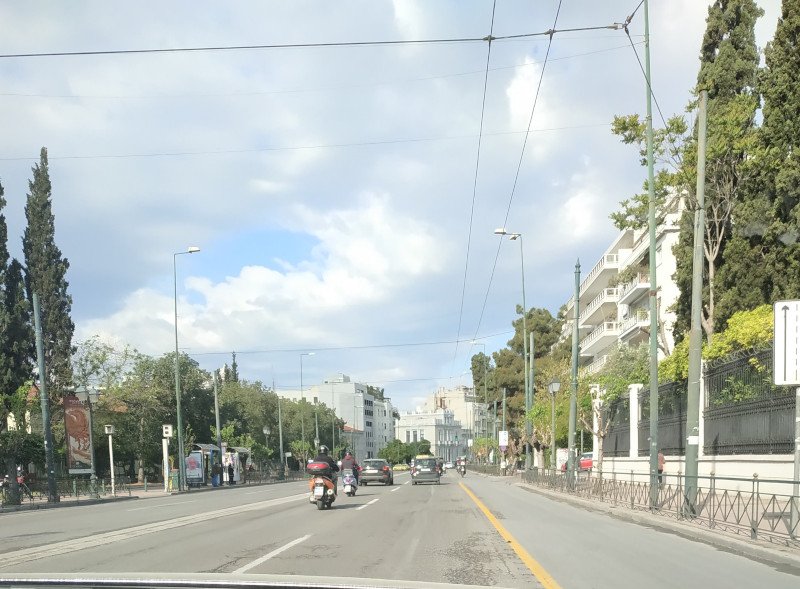 Χωρίς προβλήματα η κίνηση στους δρόμους της Αθήνας στην πρώτη φάση της σταδιακής άρσης των μέτρων