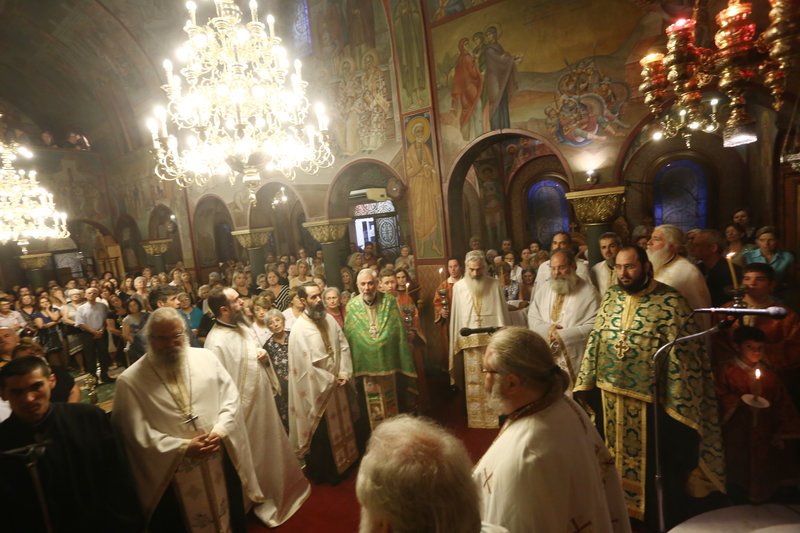 Πλήθος κόσμου στον Ι.Ν Υψώσεως Τιμίου Σταυρού Κυψέλης