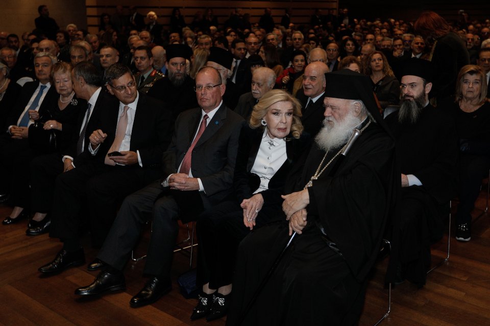 Η Μαριάννα Β. Βαρδινογιάννη με τον Αρχιεπίσκοπο Ιερώνυμο