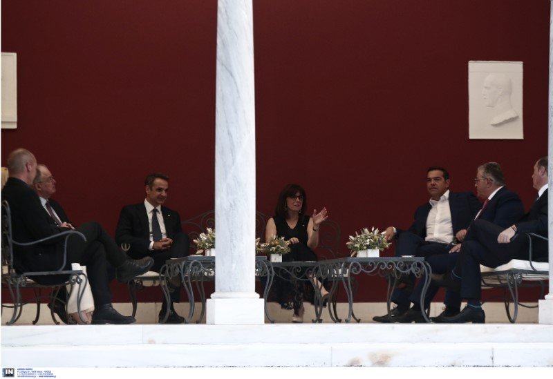 Η ΠτΔ και οι πολιτικοί αρχηγοί στο κιόσκι του Προεδρικού / Φωτογραφία: Intimenews/ΤΖΑΜΑΡΟΣ ΠΑΝΑΓΙΩΤΗΣ
