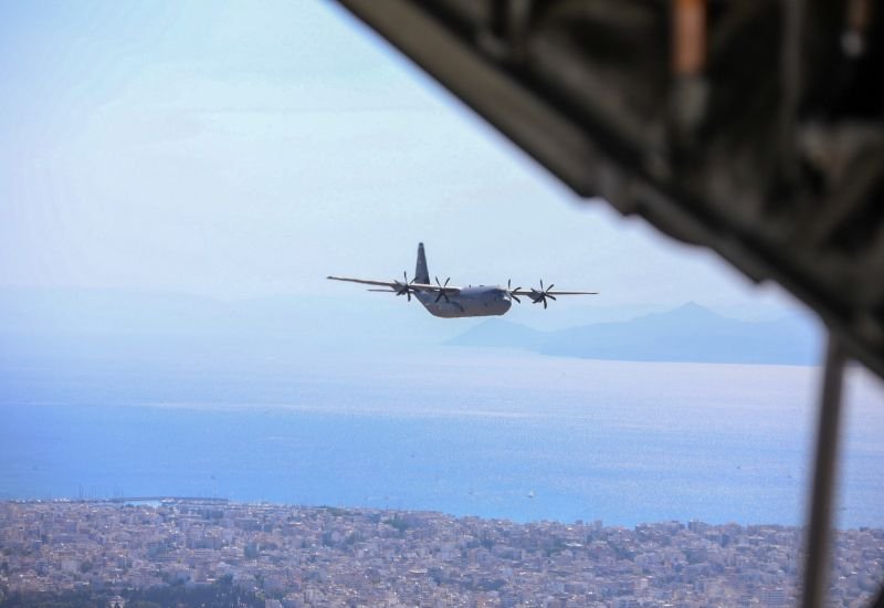 Κατά τη διάρκεια της πτήσης πάνω από την Αττική