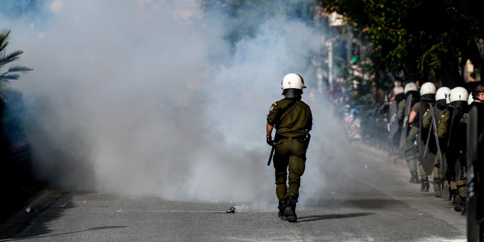Τα επεισόδια ξεκίνησαν το μεσημέρι της Δευτέρας έξω από την ΑΣΟΕΕ/ Φωτογραφία: EUROKINISSI/ΣΩΤΗΡΗΣ ΔΗΜΗΤΡΟΠΟΥΛΟΣ