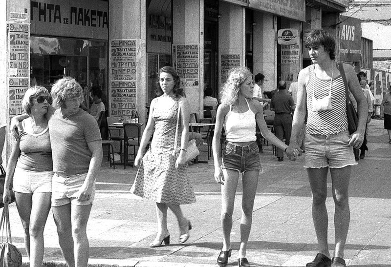 Τουρίστες στο κέντρο της Αθήνας το καλοκαίρι του 1976