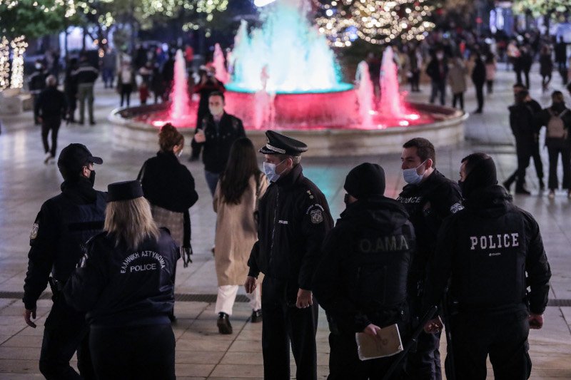 Ελεγχοι της Αστυνομίας στο κέντρο της Αθήνας/ Φωτογραφία: SOOC