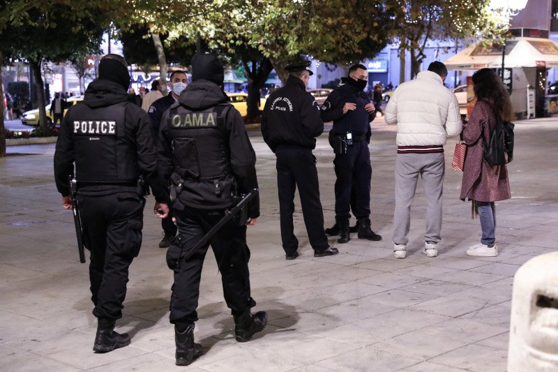 Ελεγχοι της Αστυνομίας στο κέντρο της Αθήνας/ Φωτογραφία: SOOC