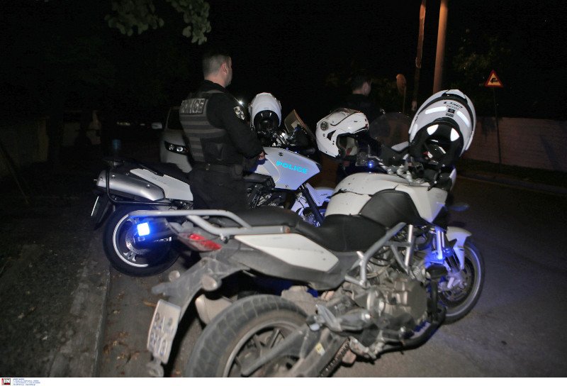 Αστυνομία έξω από το σπίτι του Δημήτρη Γιαννακόπουλου Φωτογραφία: INTIME NEWS