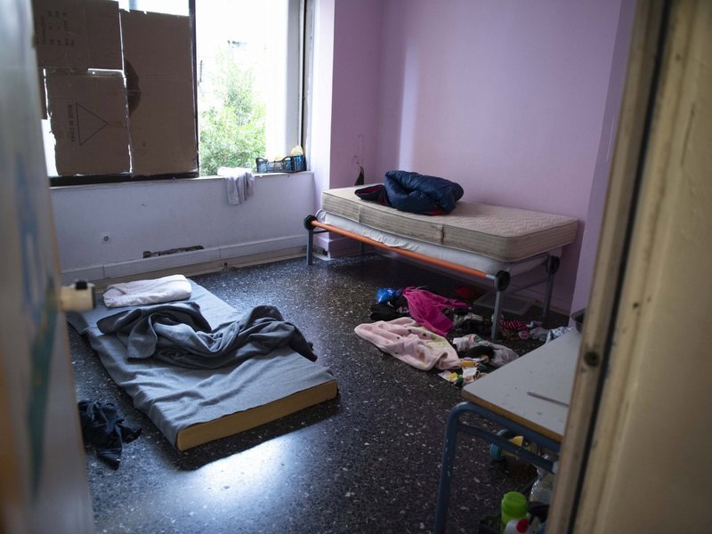 Ενα από τα αυτοσχέδια δωμάτια στο κτίριο που ήταν υπό κατάληψη