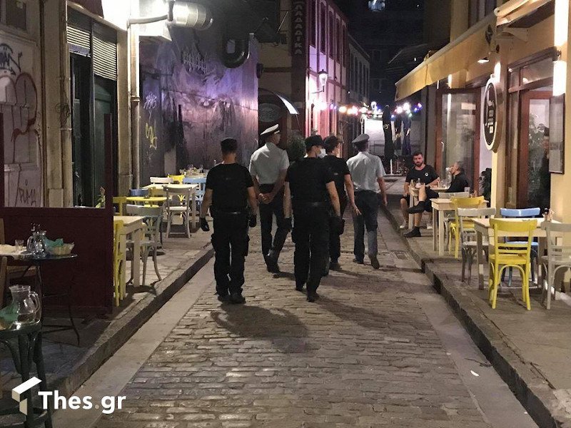 Αστυνομικοί περιπολούν στη Θεσσαλονίκη