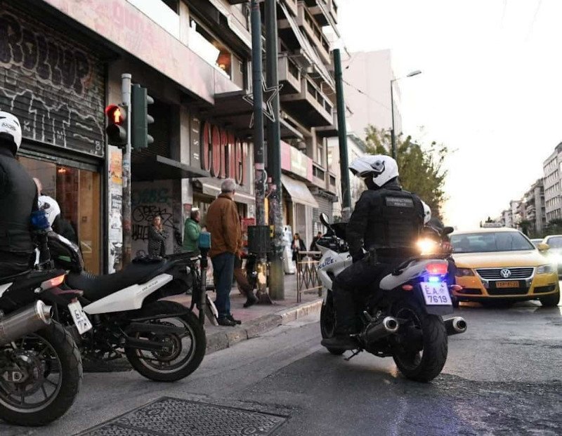 Επίθεση από περίπου 20 άτομα που ήταν στο Οικονομικό Πανεπιστήμιο Αθηνών, δέχθηκαν, λίγο μετά τις 5 το απόγευμα, αστυνομικοί της ομάδας ΔΙΑΣ