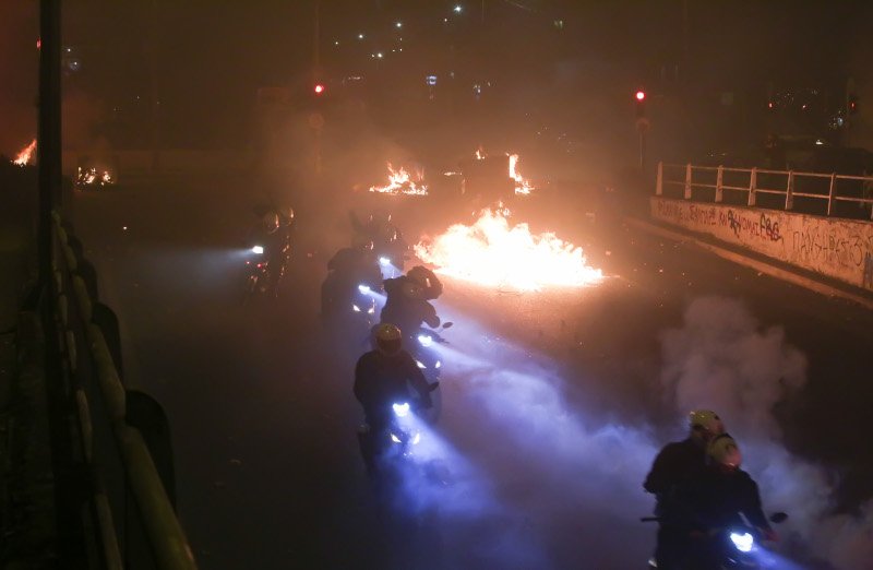 Η στιγμή που η ομάδα ΔΡΑΣΗ δέχεται την επίθεση