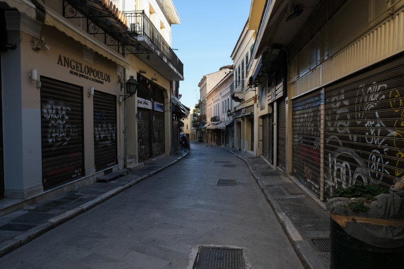 Κλειστά ρολλά στην Πλάκα -Φωτογραφία: ΑΝΤΩΝΗΣ ΝΙΚΟΛΟΠΟΥΛΟΣ/EUROKINISSI