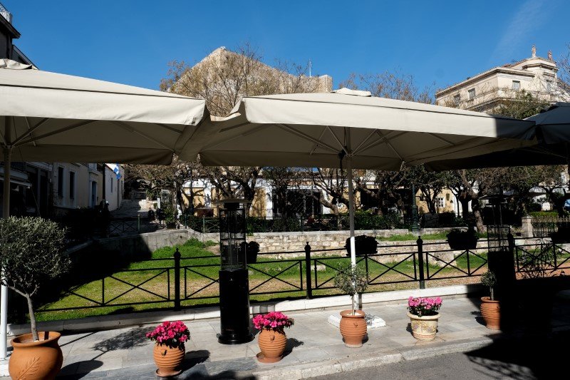 Αδεια καφέ στο πιο τουριστικό σημείο της Αθήνας, την Πλάκα -Φωτογραφία: ΑΝΤΩΝΗΣ ΝΙΚΟΛΟΠΟΥΛΟΣ/EUROKINISSI