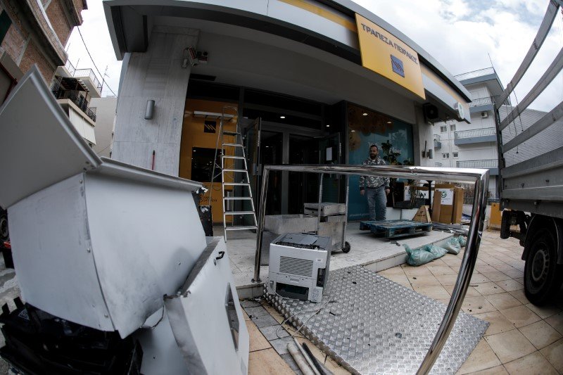 ΕΚΡΗΞΗ ΣΕ ΑΤΜ ΣΕ ΤΡΑΠΕΖΑ ΣΤΗΝ ΑΡΓΥΡΟΥΠΟΛΗ (EUROKINISSI/ΓΙΩΡΓΟΣ ΚΟΝΤΑΡΙΝΗΣ)