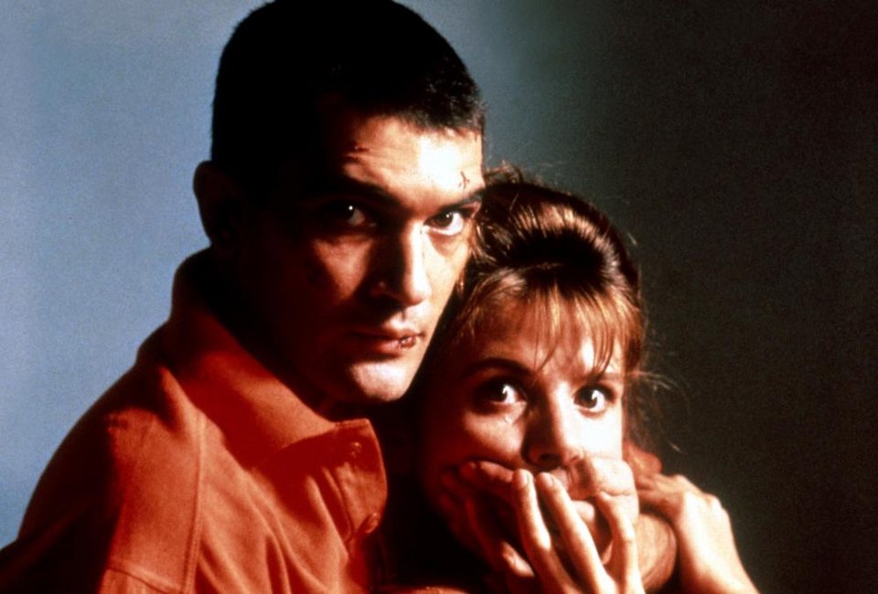 Δέσε με, ταινία του Αλμοδόβαρ, 1989 με τον Αντόνιο Μπαντέρας και την Βικτόρια Αμπρίλ