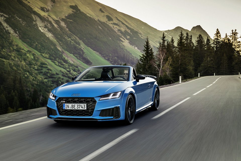 Τo νέο Audi TTS Competition plus έχει 320 ίππους