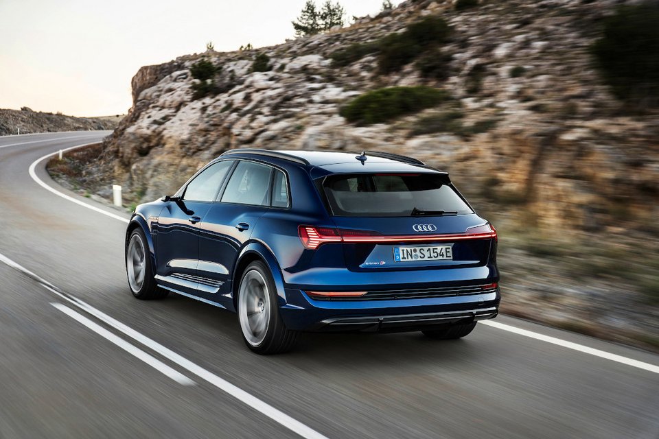Η Audi αποκαλύπτει τα e-tron S και e-tron S Sportback