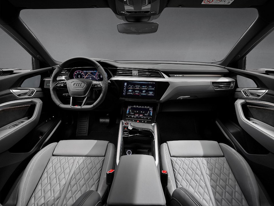 Η Audi αποκαλύπτει τα e-tron S και e-tron S Sportback