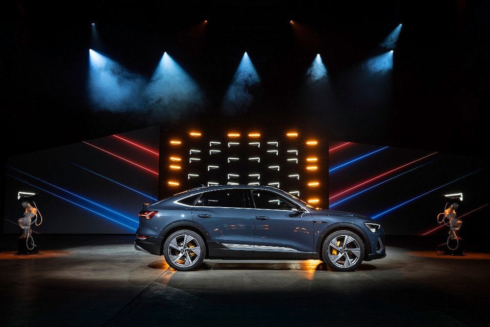 Η Audi παρουσιάζει το e-tron και σε Sportback έκδοση