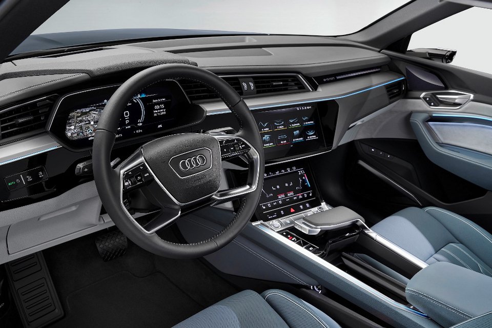 Η Audi παρουσιάζει το e-tron και σε Sportback έκδοση