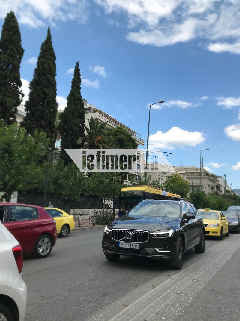 Κίνηση στο κέντρο της Αθήνας/ Φωτογραφία: iefimerida.gr