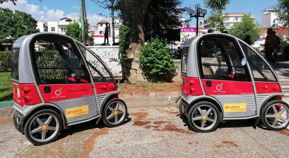 Τα δύο ηλεκτροκίνητα αυτοκίνητα στα Τρίκαλα