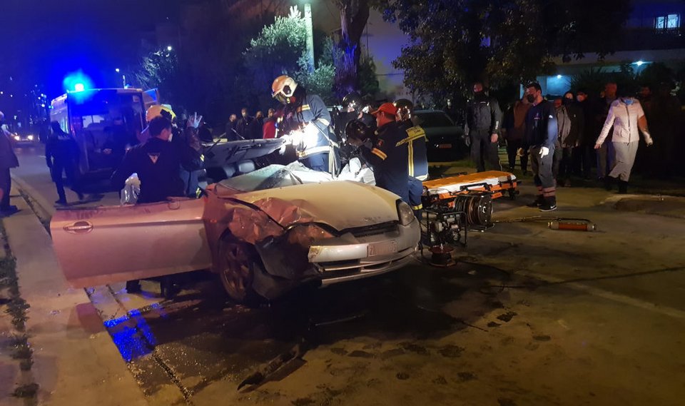Παραμορφώθηκε το όχημα που εξετράπη της πορείας του στην λεωφόρο Εθνικής Αντιστάσεων στη Νέα Ιωνία / Φωτογραφία: Intime