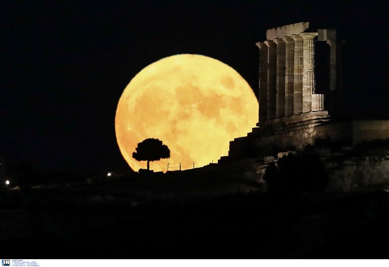 Αυγουστιάτικη πανσέληνος,