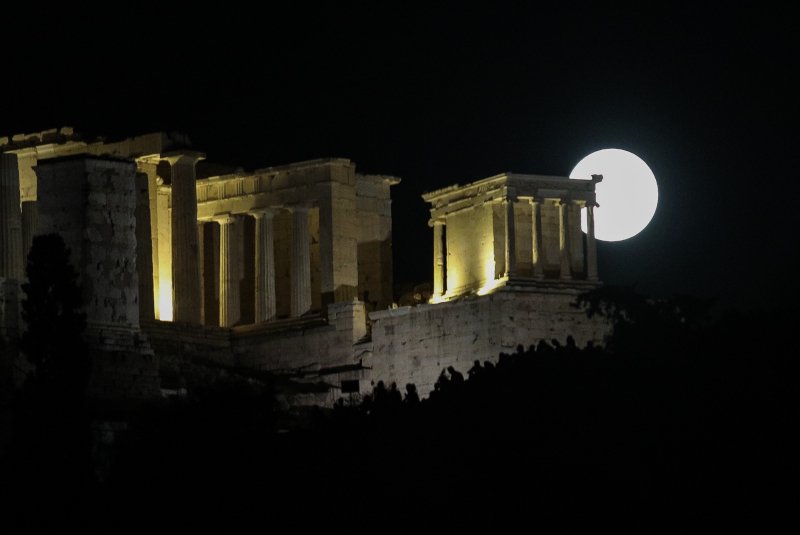 Αυγουστιάτικη πανσέληνος,